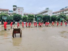 涪陵雪豹救援队奔赴重庆市綦江区南州小学清理校园淤泥